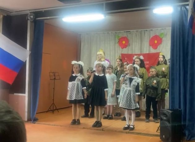 На сцене сельского Дома культуры (д. Чижовка) прошел праздничный концерт, посвященный 80-летию со Дня Победы в Великой Отечественной Войне.