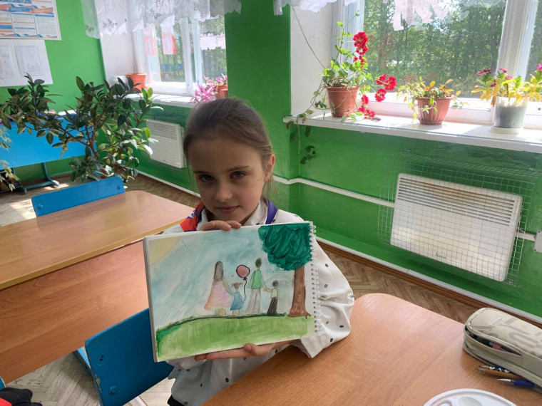 Выставка детских рисунков «Моя семья - моя крепость".