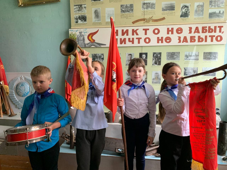 "Встреча с пионерами "Листая славные страницы".